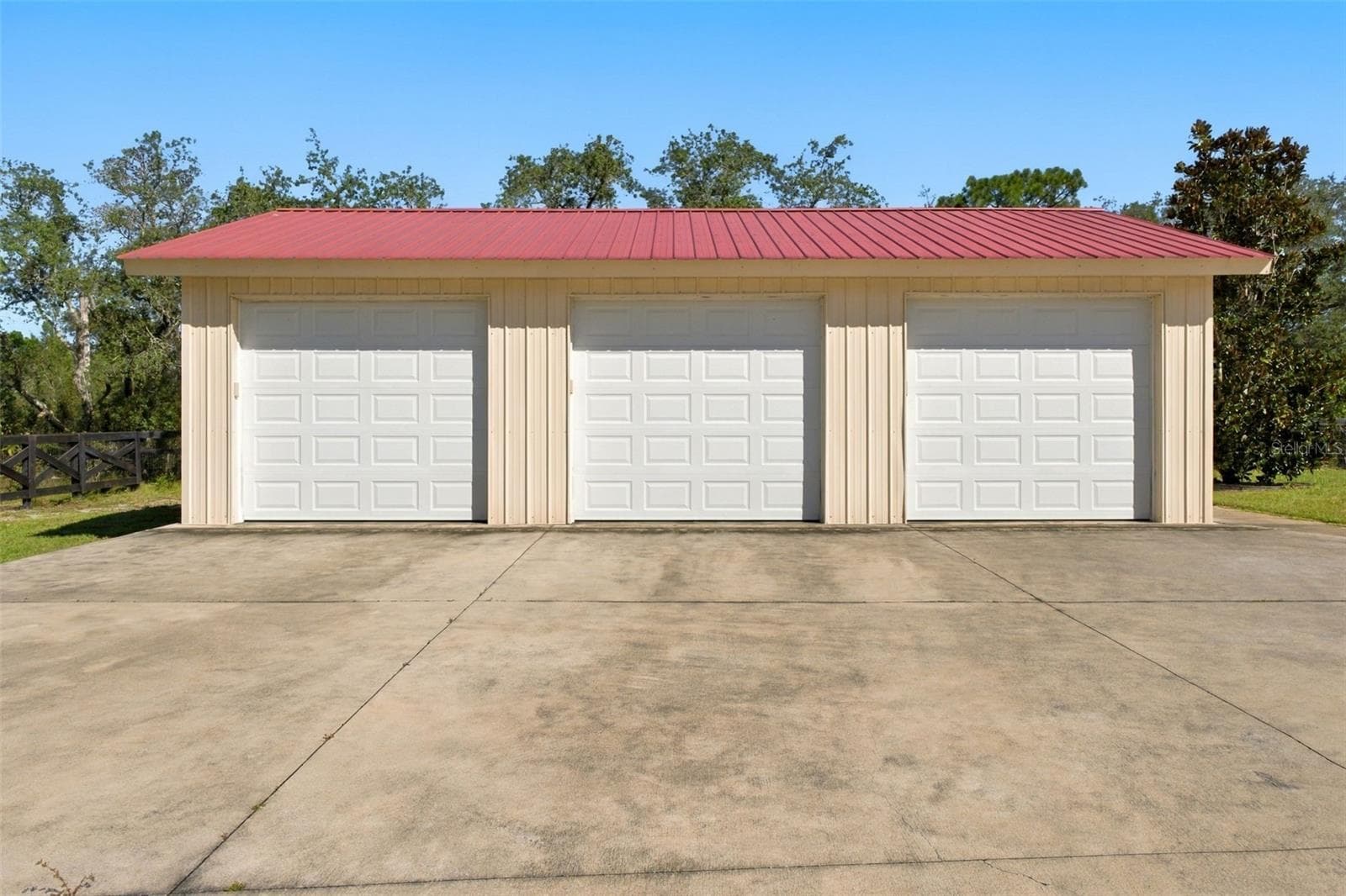 3 CAR DETACHED GARAGE - 10484 GYPSY AVE, WEEKI WACHEE