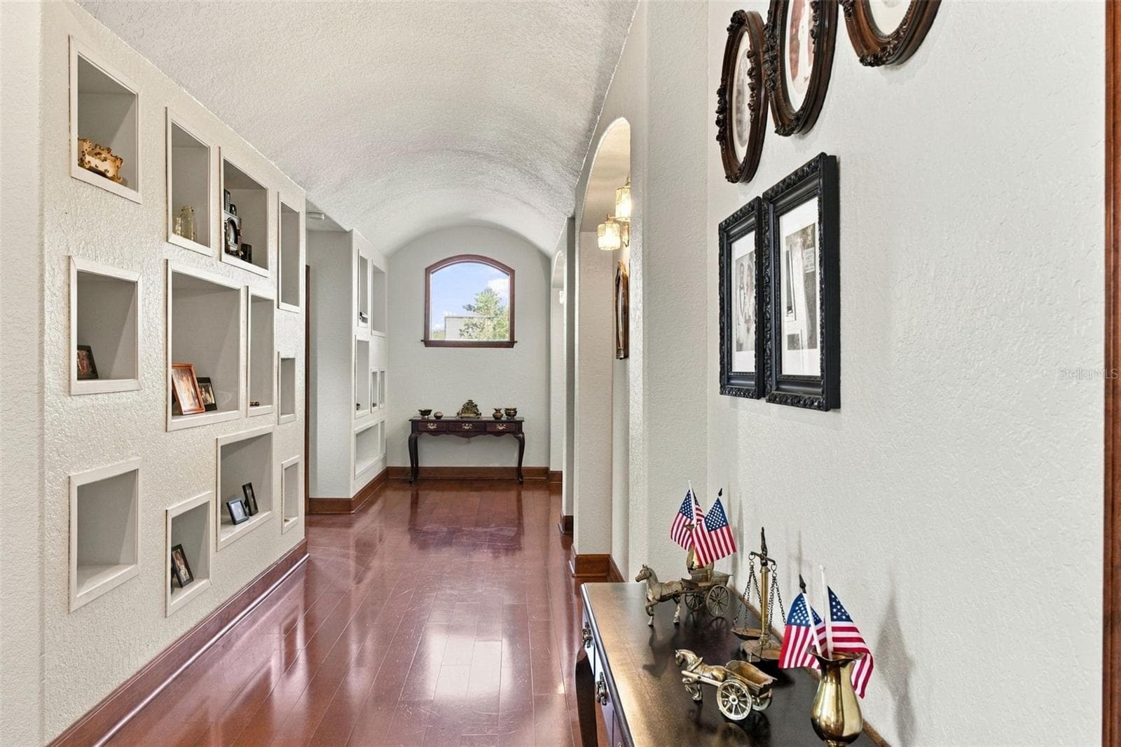 HALLWAY TO PRIMARY - 10484 GYPSY AVE, WEEKI WACHEE