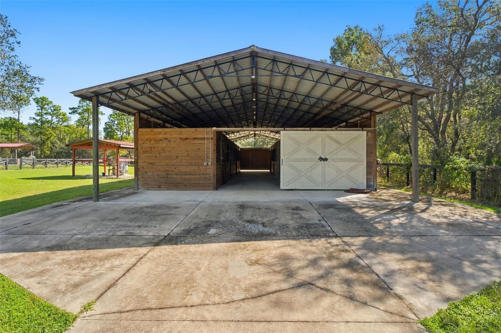 9 STALL HORSE BARN - 10484 GYPSY AVE, WEEKI WACHEE