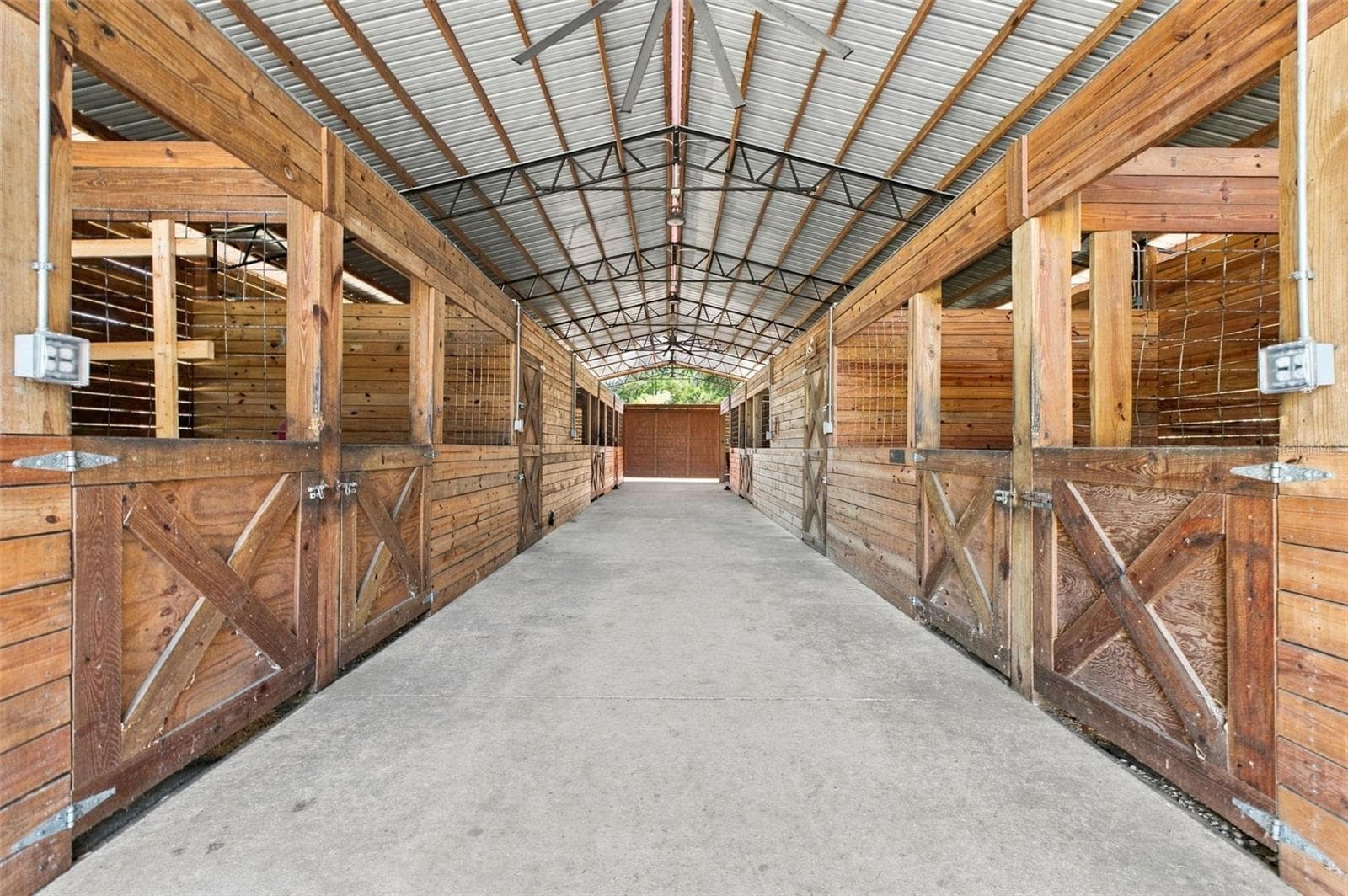CONCRETE CENTER AISLE - 10484 GYPSY AVE, WEEKI WACHEE