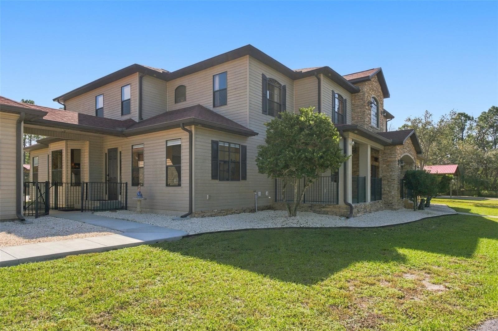 BREEZEWAY TO GARAGE - 10484 GYPSY AVE, WEEKI WACHEE