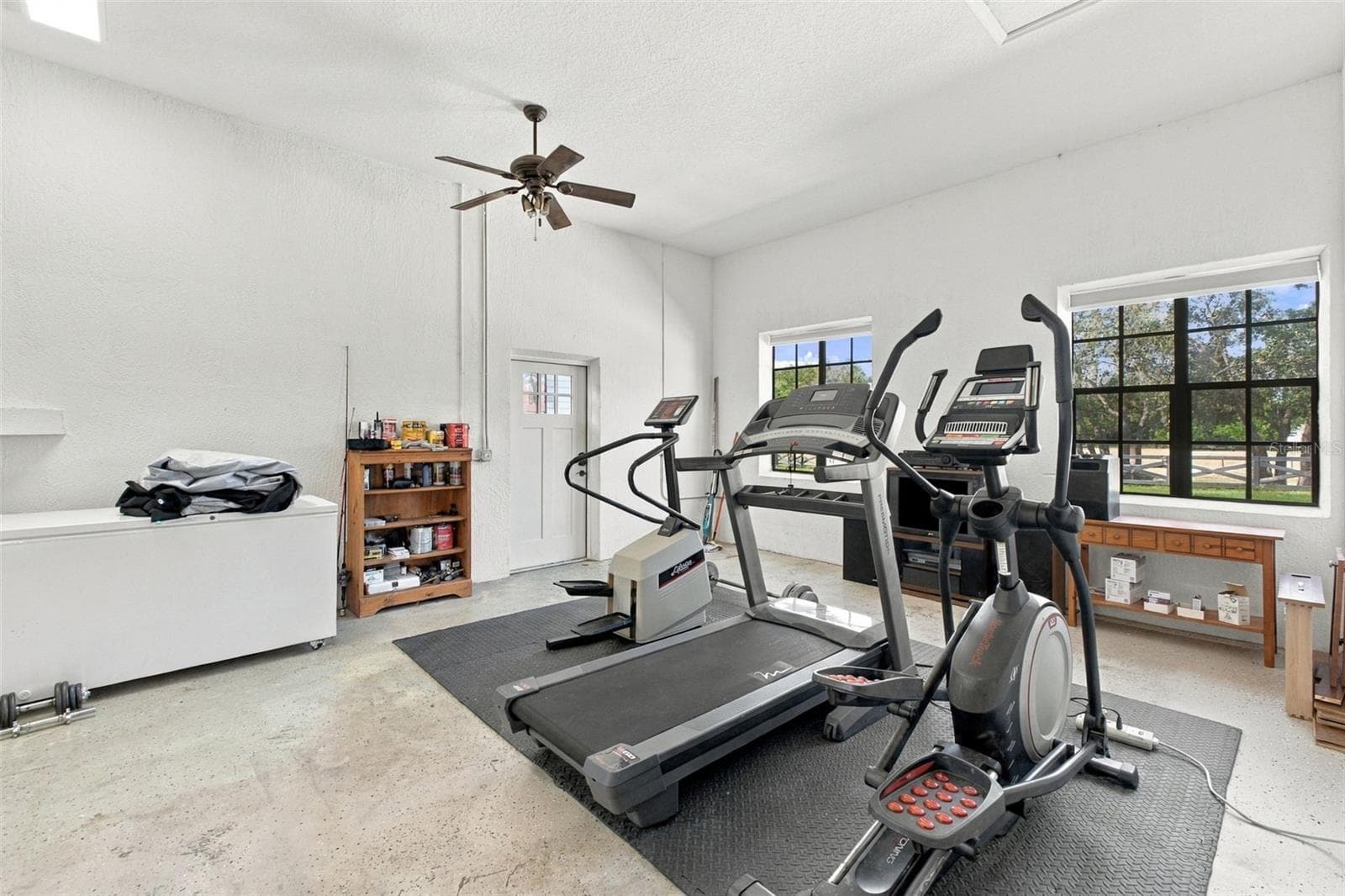 GARAGE GYM/FLEX SPACE - 10484 GYPSY AVE, WEEKI WACHEE