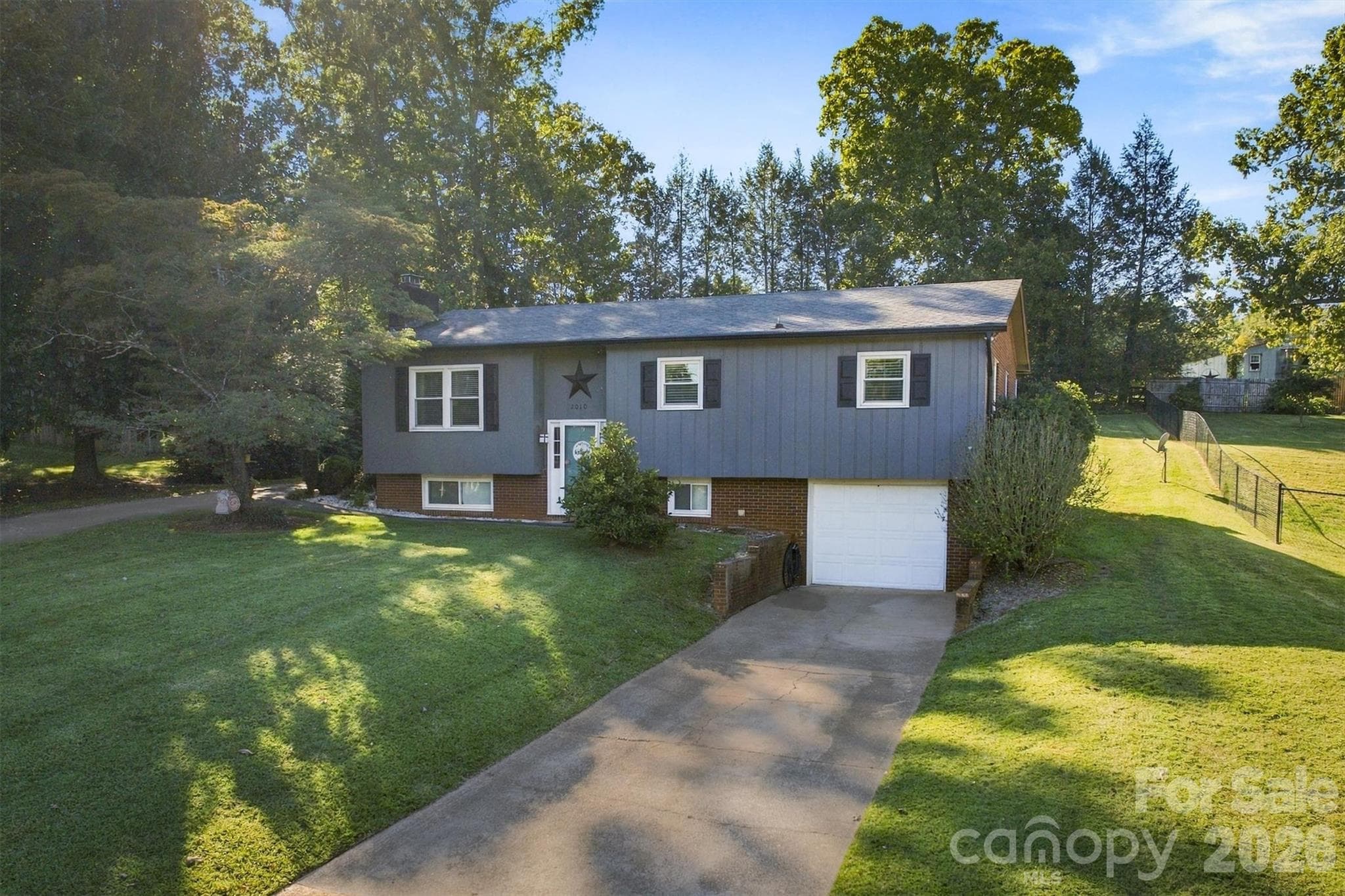 Single Family Residence at 2010 Eastbrook Circle, Morganton, photo 3 of 35