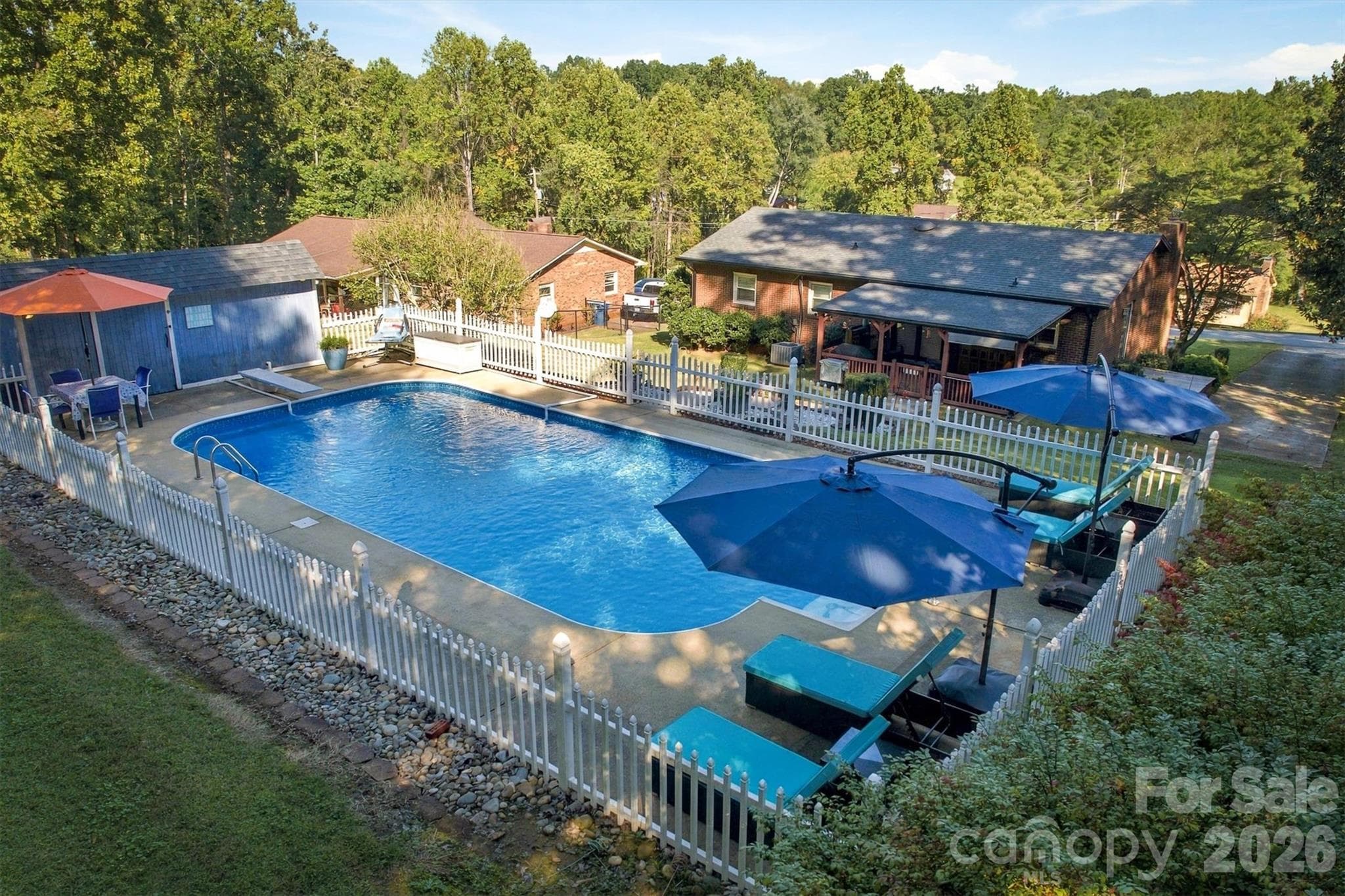 Single Family Residence at 2010 Eastbrook Circle, Morganton, photo 11 of 35