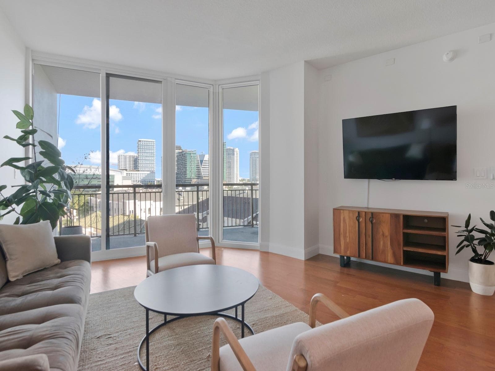 Light and Bright Family Room with Gorgeous Views - 450 KNIGHTS RUN AVE #803, TAMPA