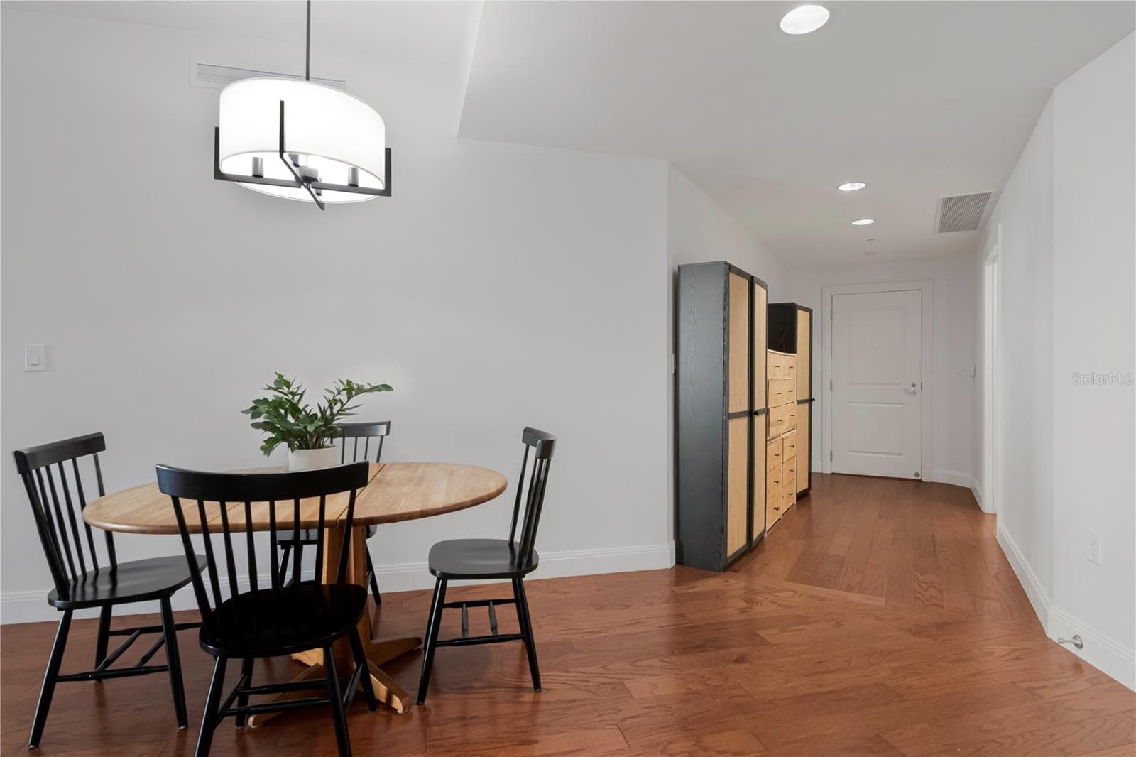 Eating Space Off Kitchen - 450 KNIGHTS RUN AVE #803, TAMPA