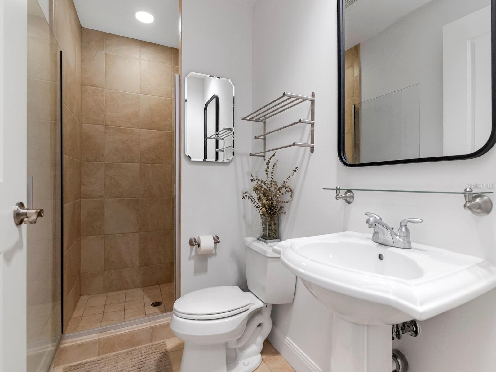 Full Bath Off 2nd Bedroom - 450 KNIGHTS RUN AVE #803, TAMPA