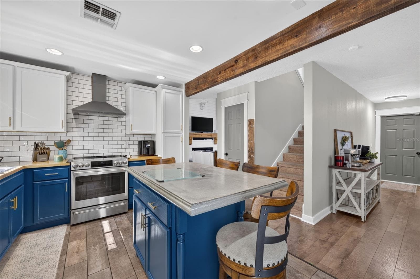 Kitchen with view of the staircase and door to garage - 7808 WINTER SONG DR, ORLANDO