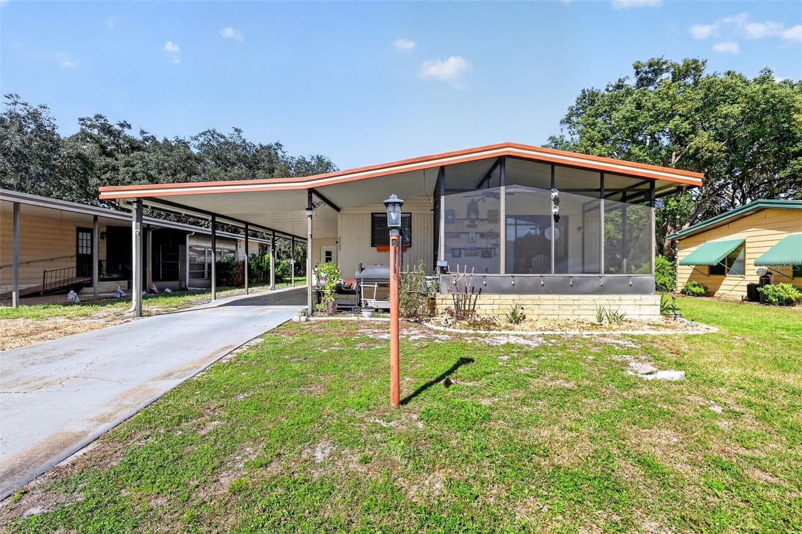 Manufactured Home at 2005 STACEY DR, MOUNT DORA, photo 2 of 41