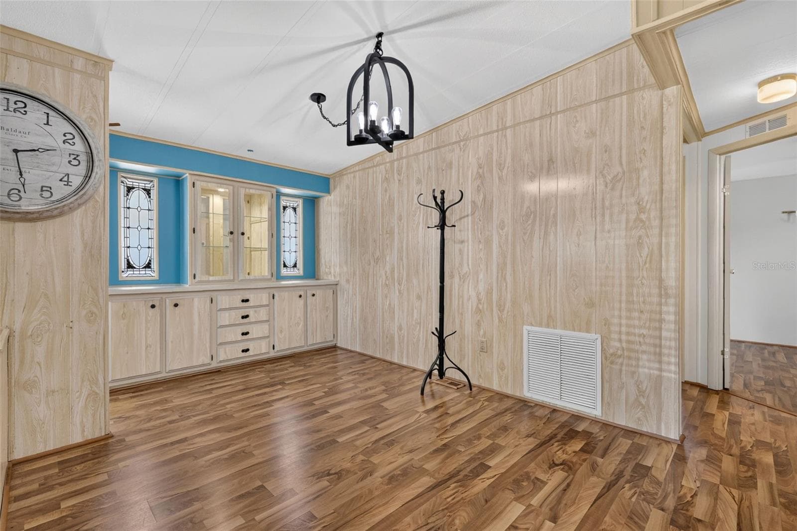 Dining Area with Built in cabinets with lights - 2005 STACEY DR, MOUNT DORA