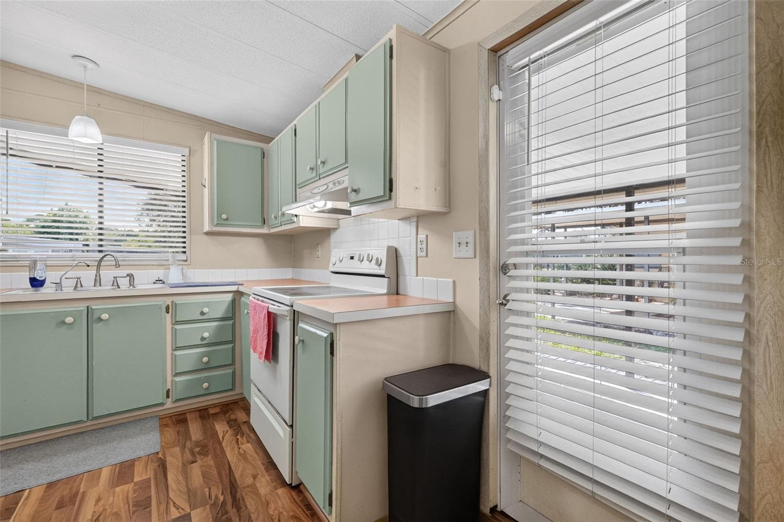 Manufactured Home at 2005 STACEY DR, MOUNT DORA, photo 19 of 41