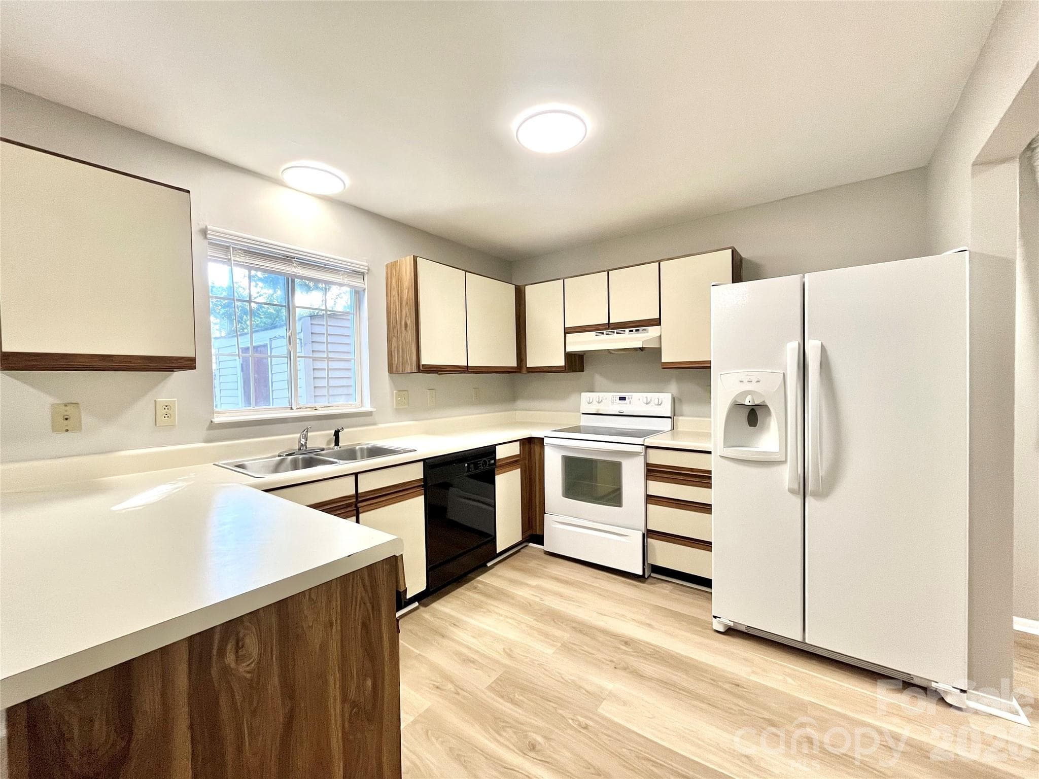 Townhouse at 8234 Knights Bridge Road, Charlotte, photo 9 of 16