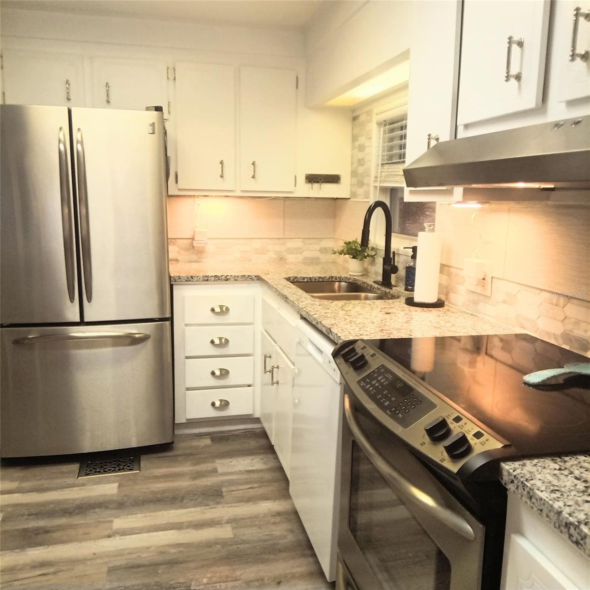 Manufactured Home at 3301 ALT 19 #293, DUNEDIN, photo 14 of 29