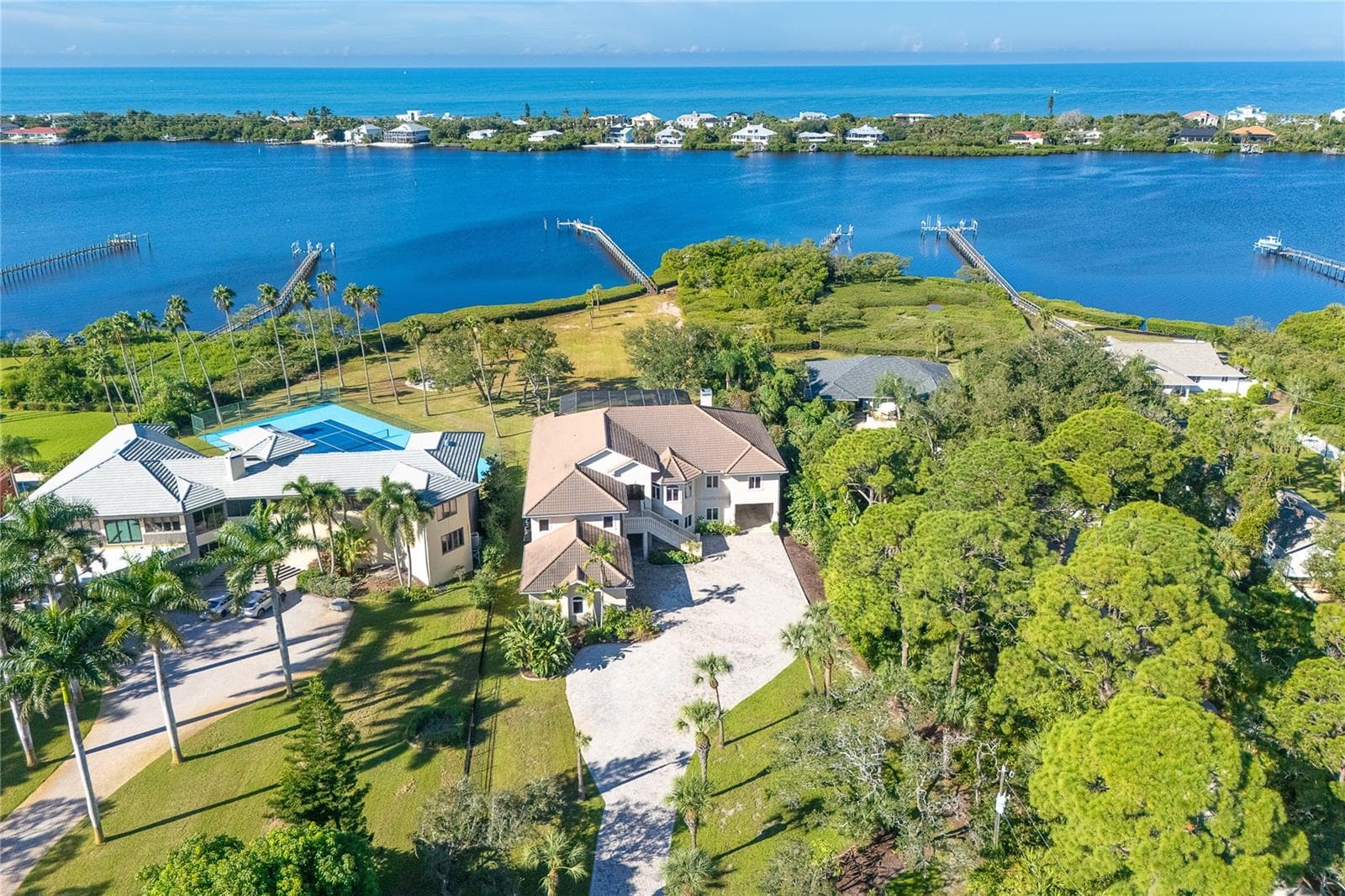 1930 BAYSHORE DR