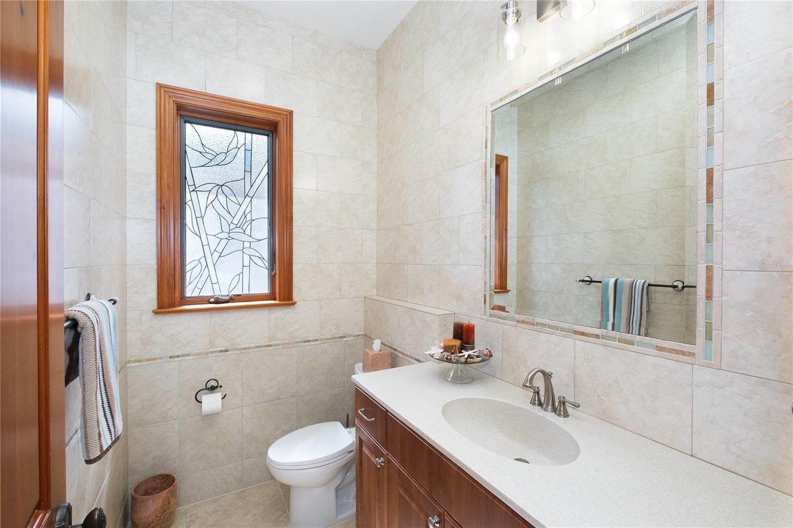 1/2 Bath in Bedroom #4 - 1930 BAYSHORE DR, ENGLEWOOD