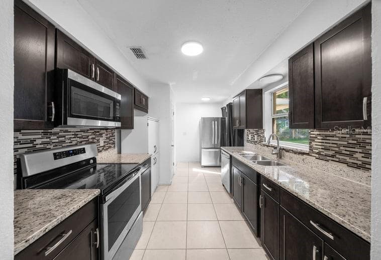 Single Family Residence at 10 EMERALD RUN, OCALA, photo 11 of 41