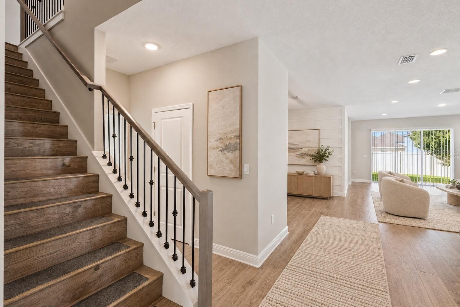 Virtually Staged Foyer - 4417 LIONS GATE AVE, CLERMONT