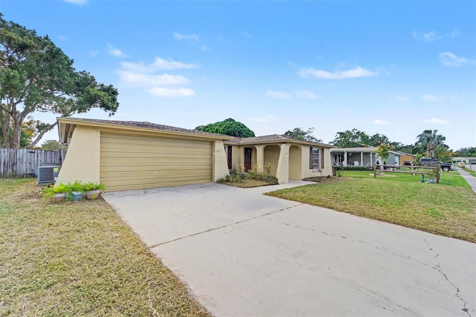 Single Family Residence at 5632 FESTIVO DR, HOLIDAY, photo 2 of 31