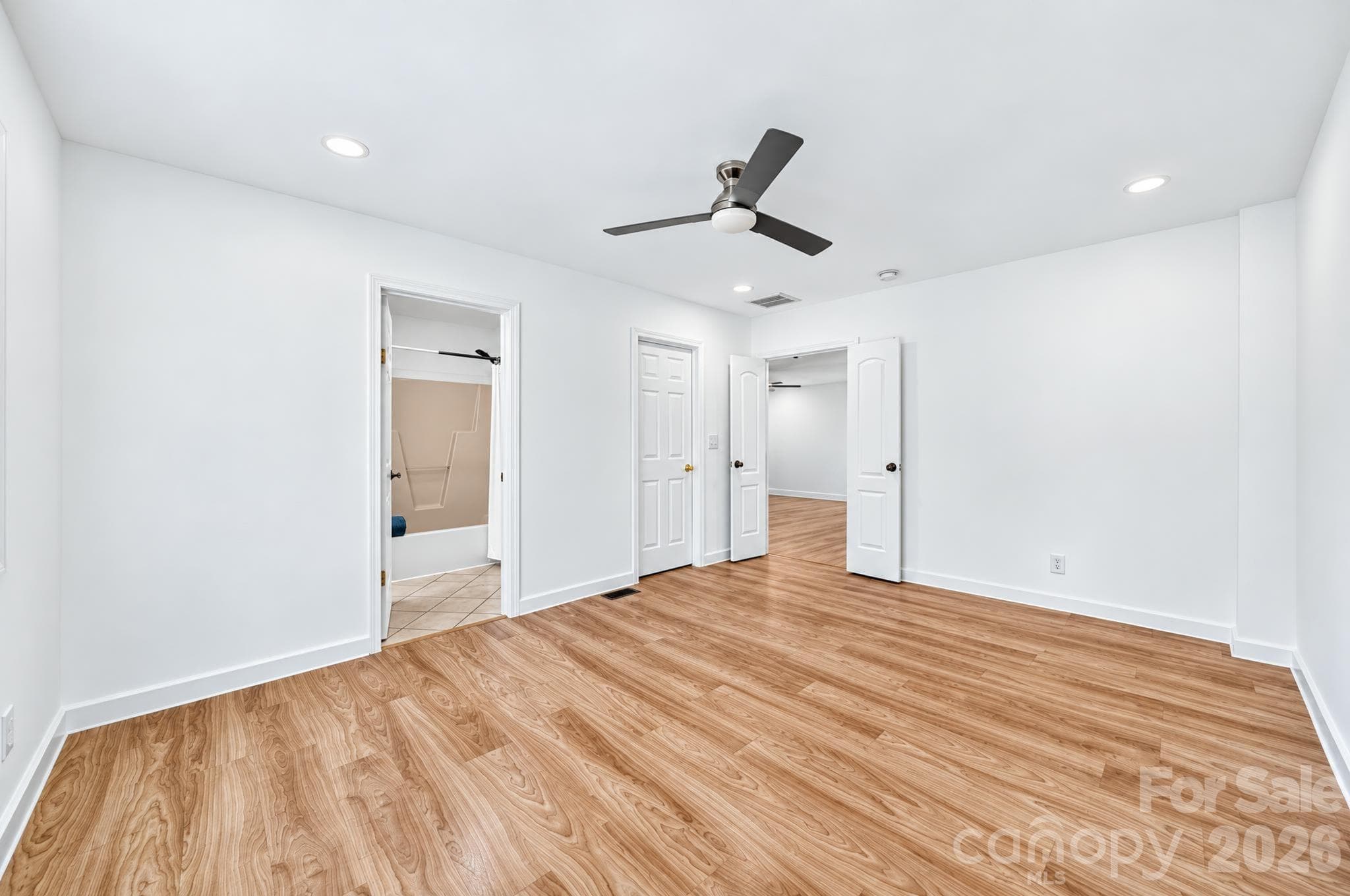 Single Family Residence at 892 Taylor Drive, Lancaster, photo 17 of 45