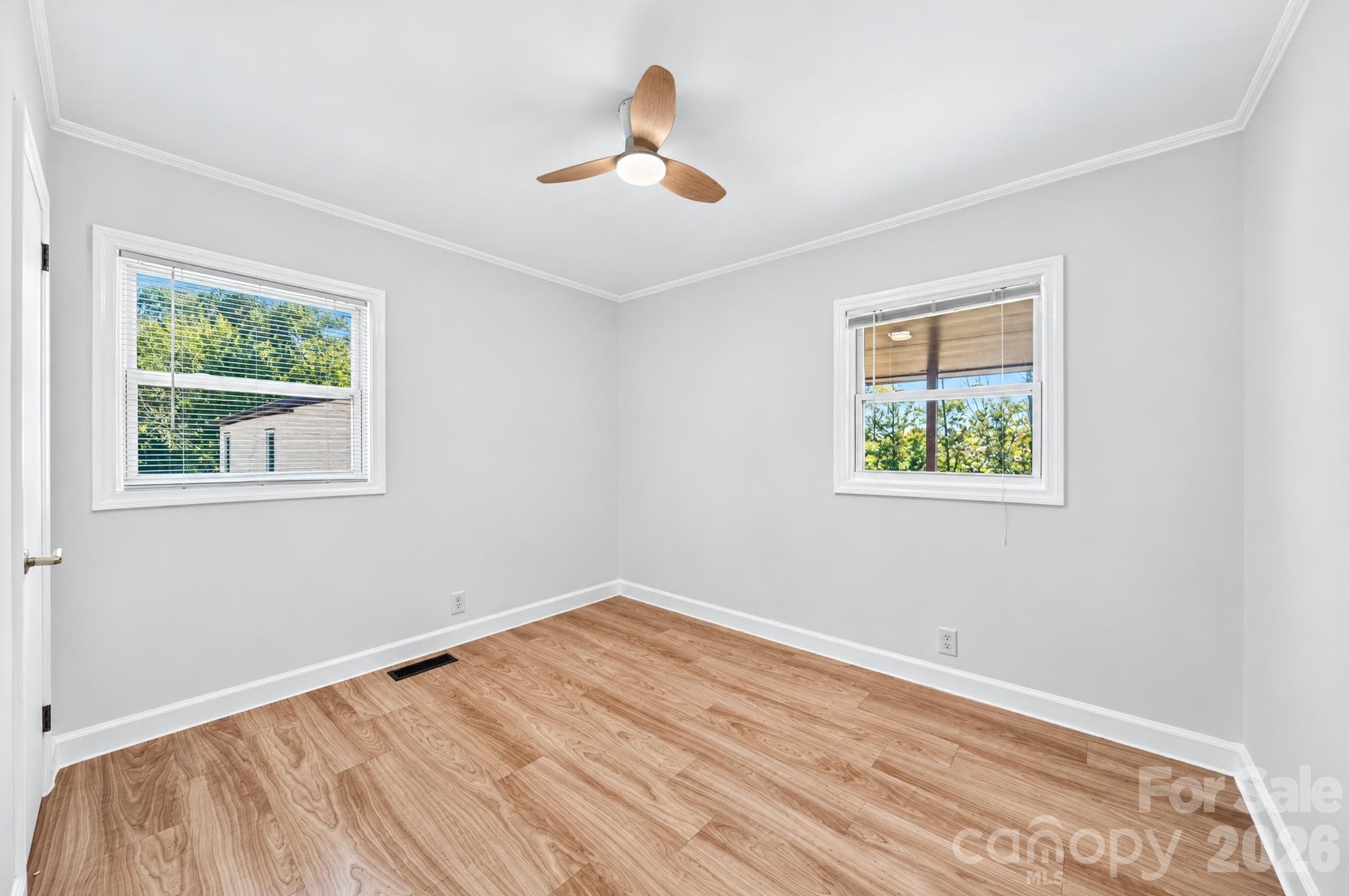 Single Family Residence at 892 Taylor Drive, Lancaster, photo 26 of 45