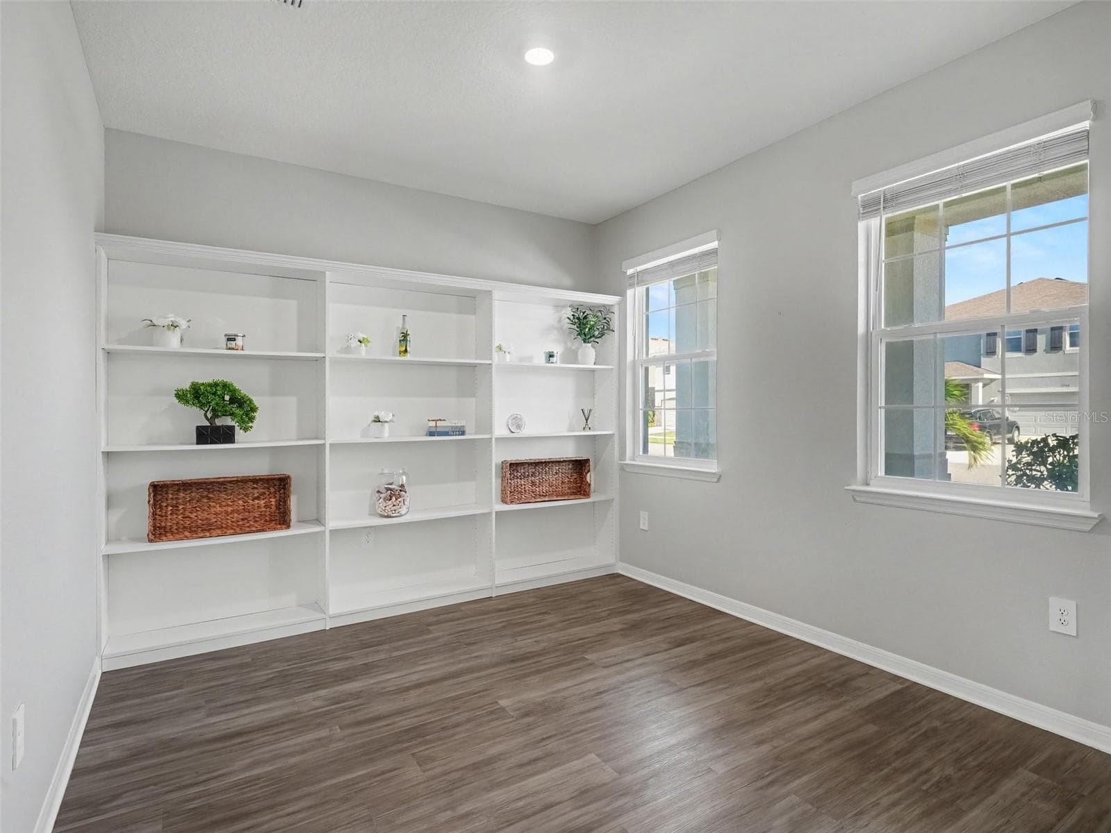 Bookshelves - 5731 WOODLAND SAGE DR, SARASOTA