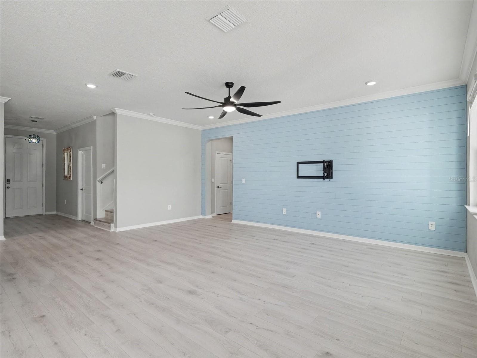shiplap wall - 5731 WOODLAND SAGE DR, SARASOTA