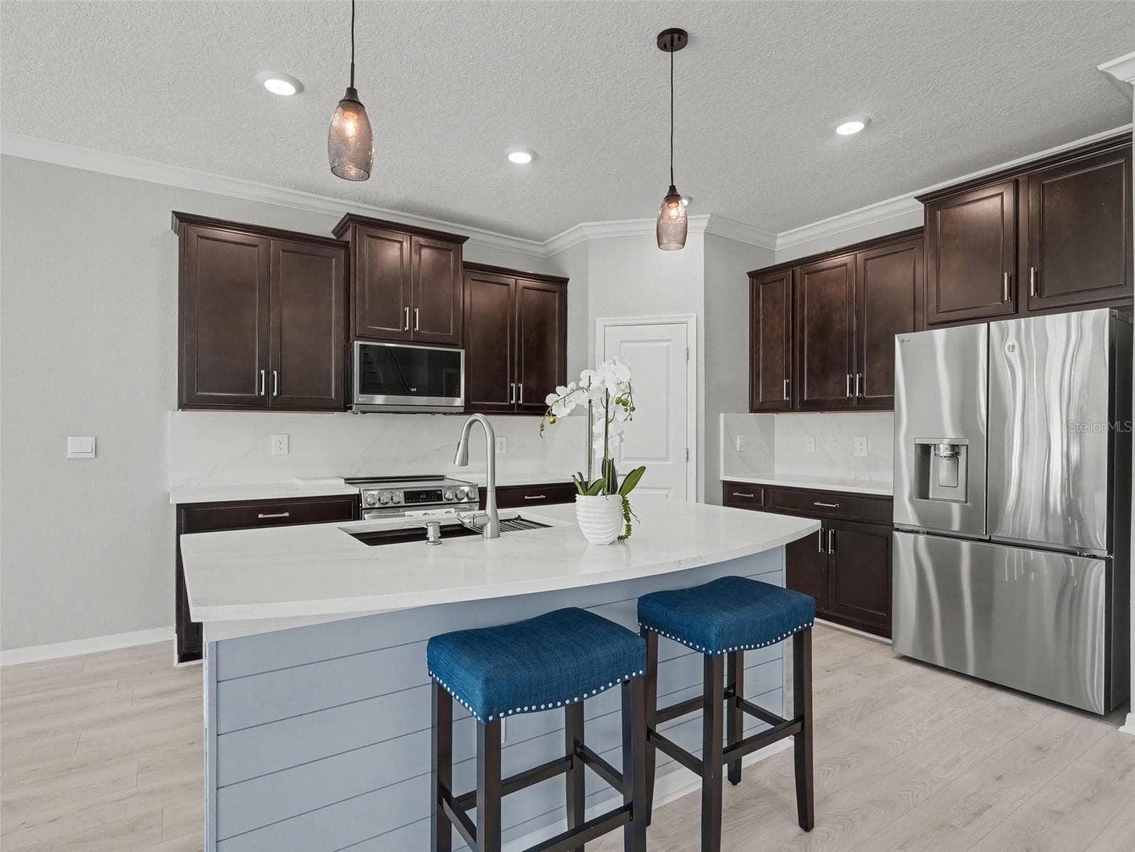 Quartz counter tops - 5731 WOODLAND SAGE DR, SARASOTA