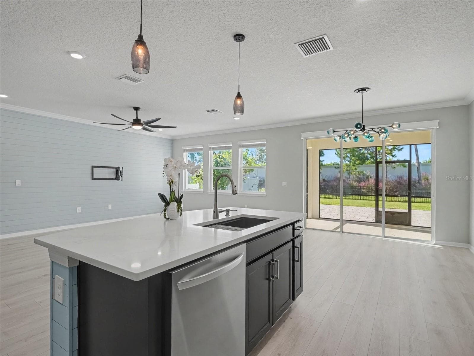 Island - 5731 WOODLAND SAGE DR, SARASOTA