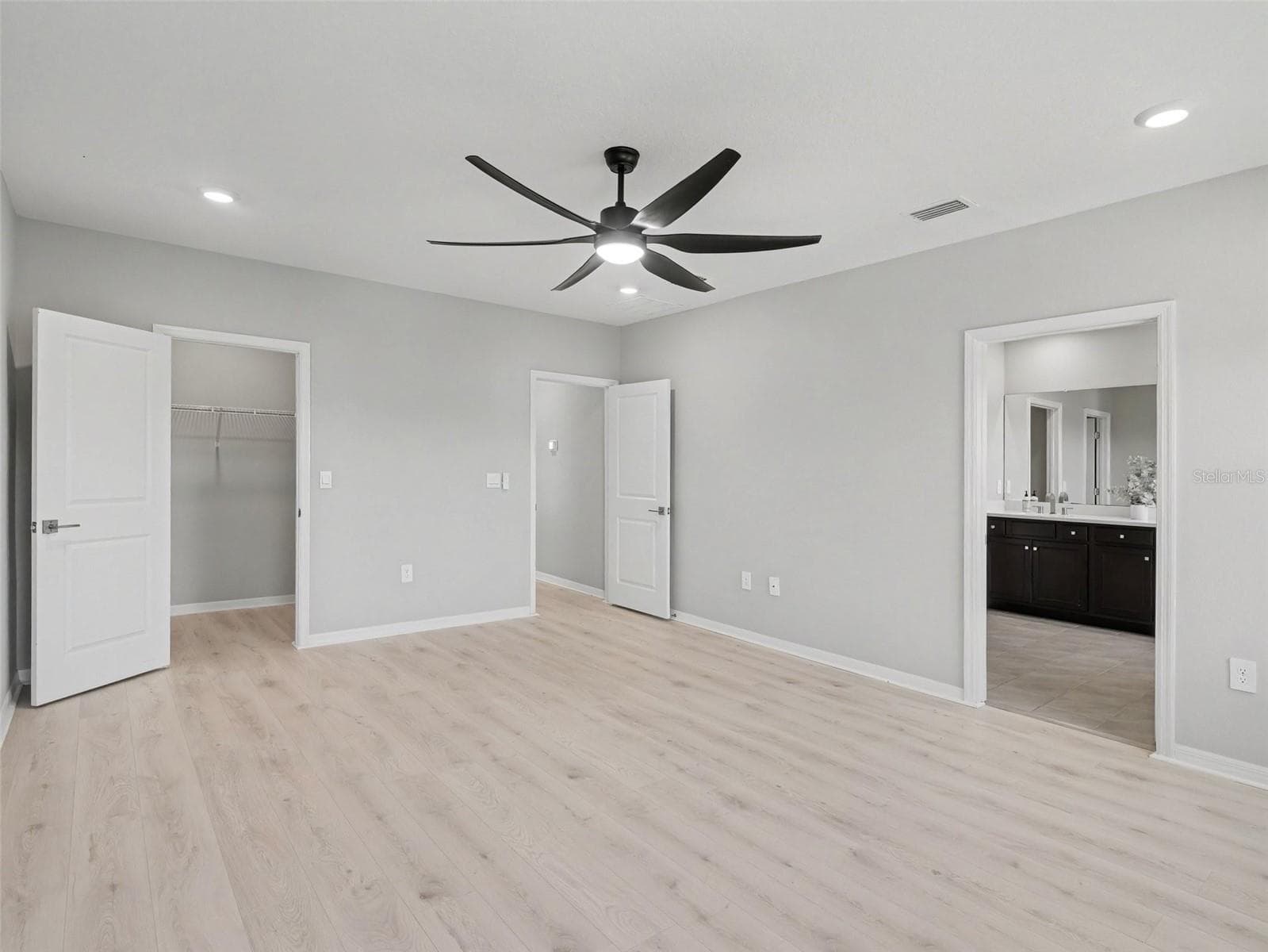 Owners suit - 5731 WOODLAND SAGE DR, SARASOTA