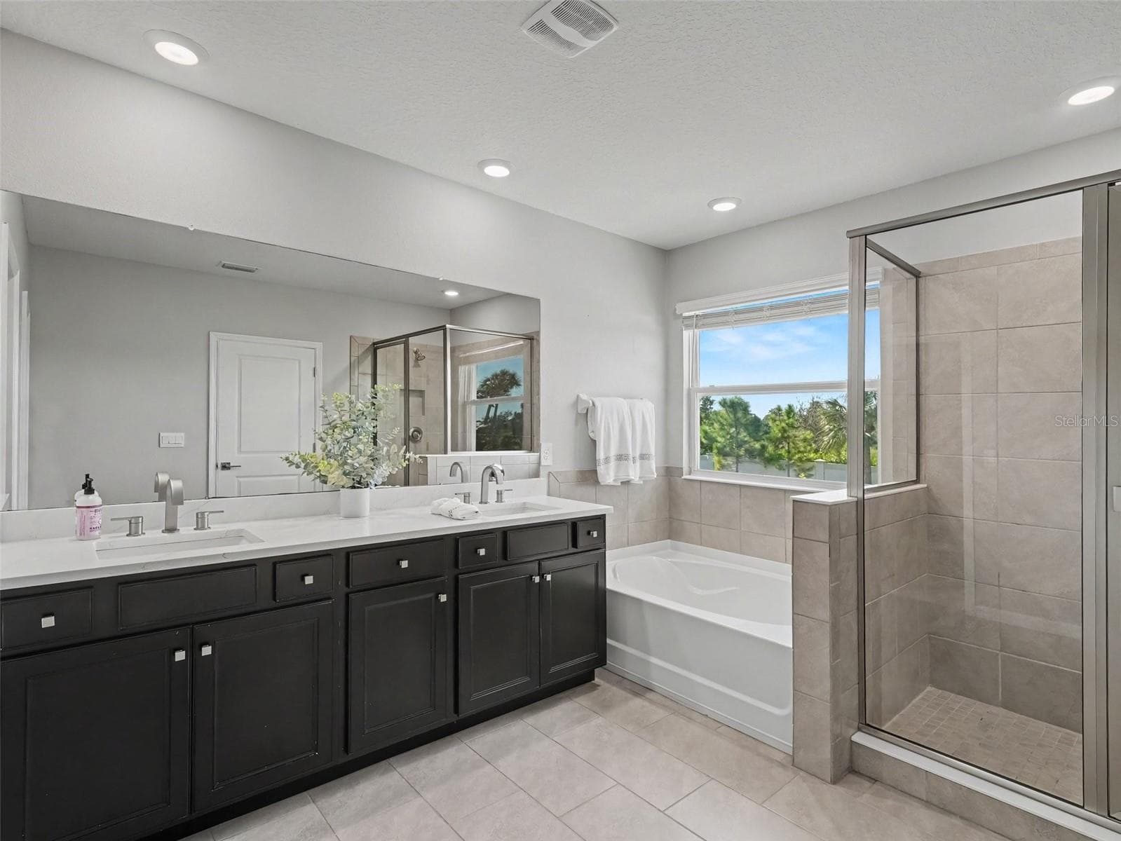 5-piece bathroom - 5731 WOODLAND SAGE DR, SARASOTA