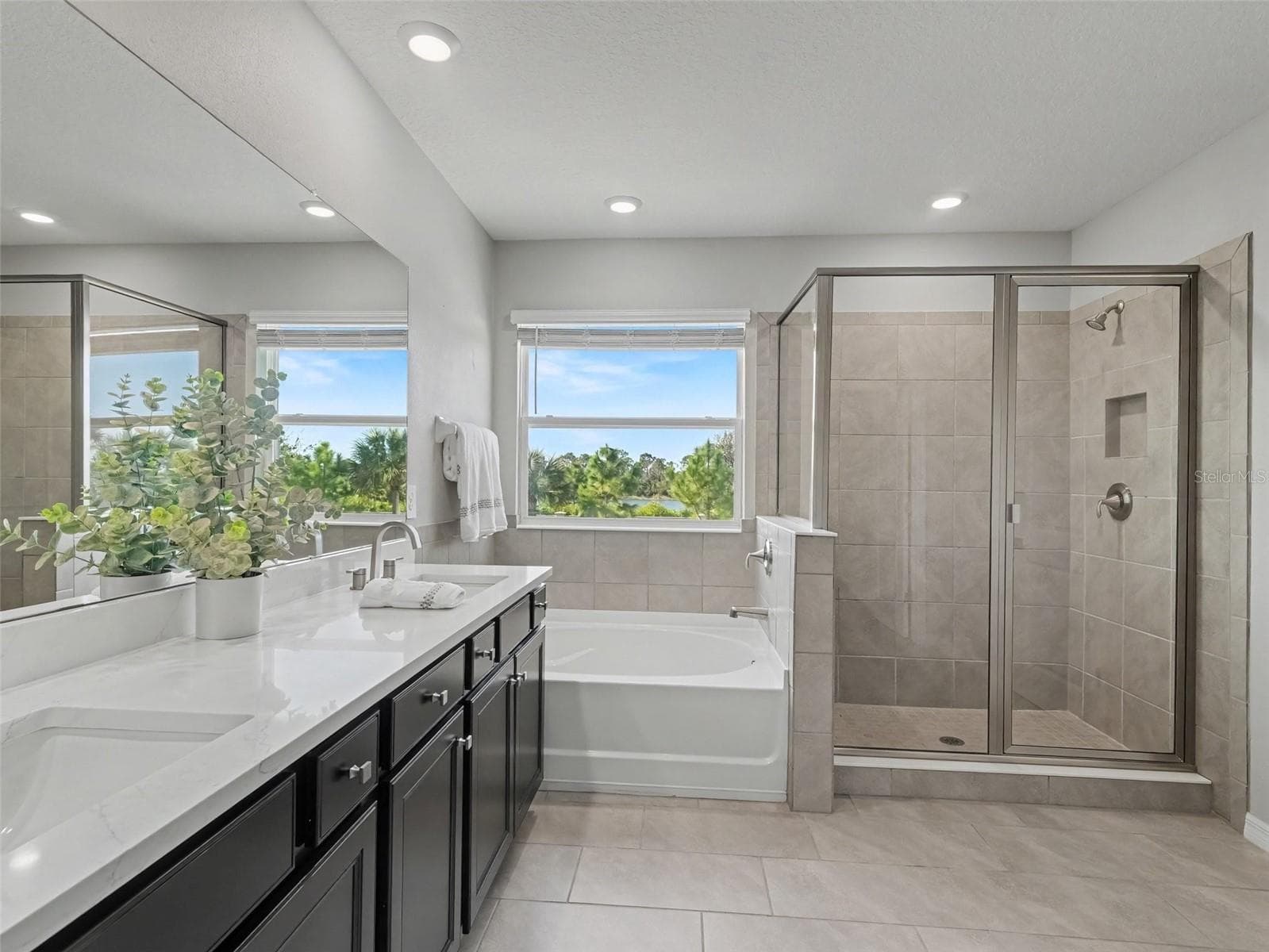 double sinks - 5731 WOODLAND SAGE DR, SARASOTA