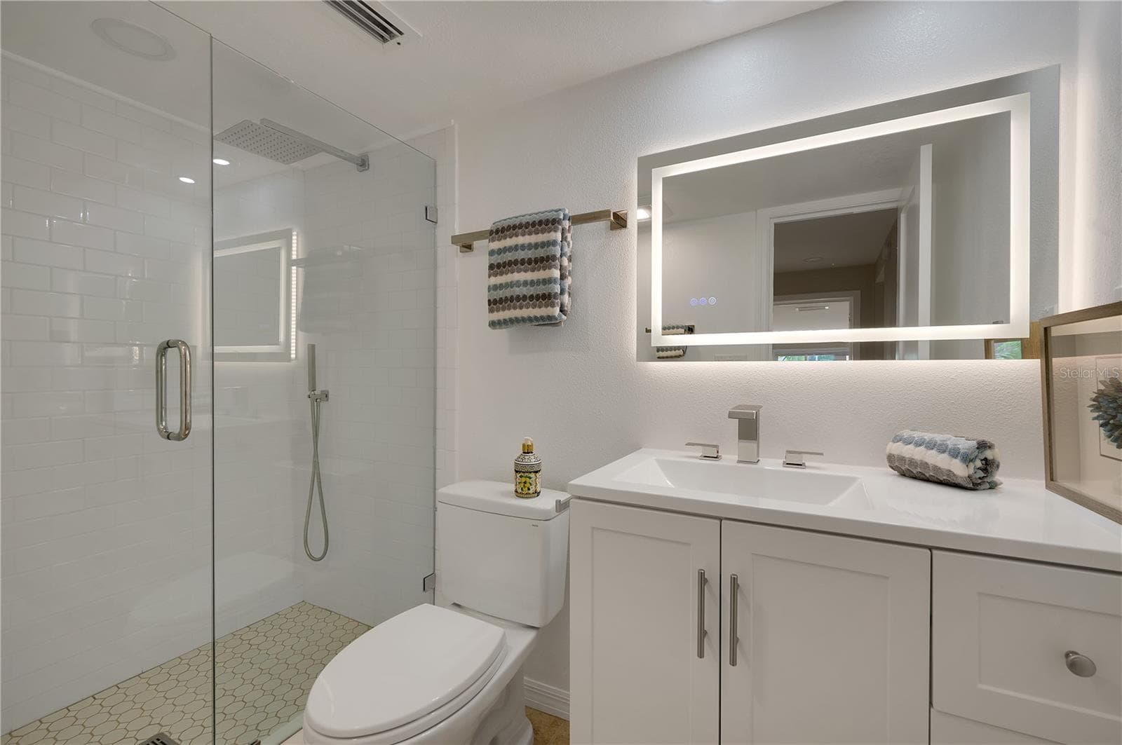 Lower full bathroom - 3803 E BAY DR #9, HOLMES BEACH