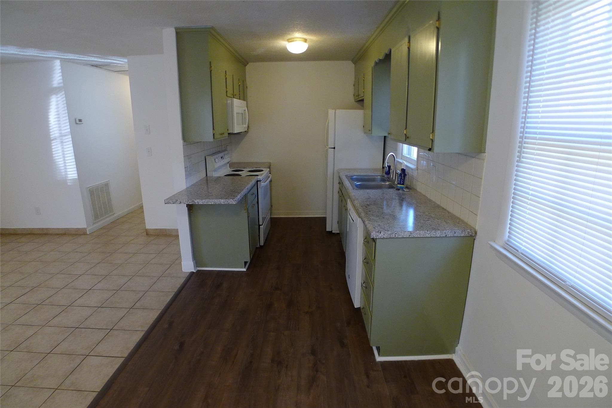 Single Family Residence at 133 Windward Circle, Mocksville, photo 12 of 25