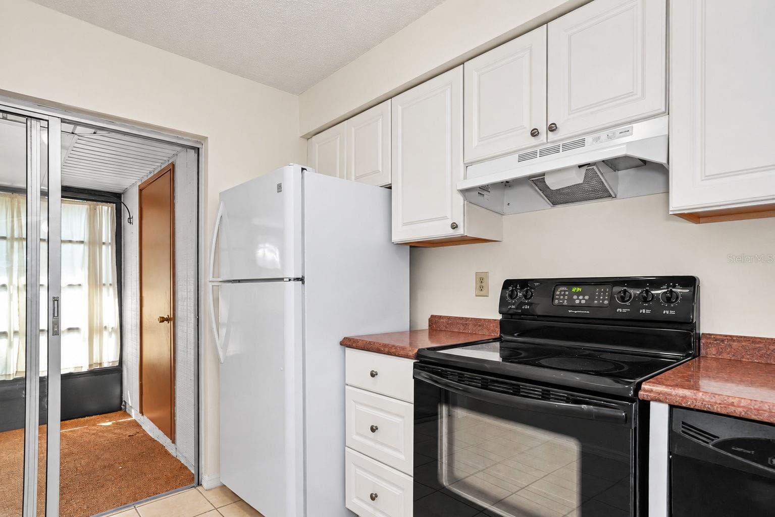 Condominium at 1111 TARRIDON CT #1111, DUNEDIN, photo 8 of 40