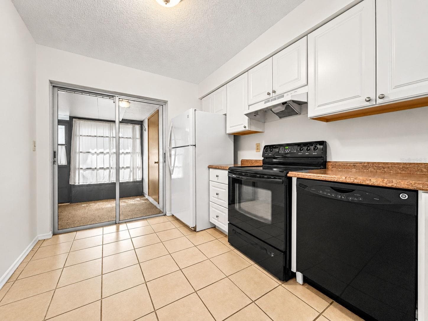 Condominium at 1111 TARRIDON CT #1111, DUNEDIN, photo 9 of 40