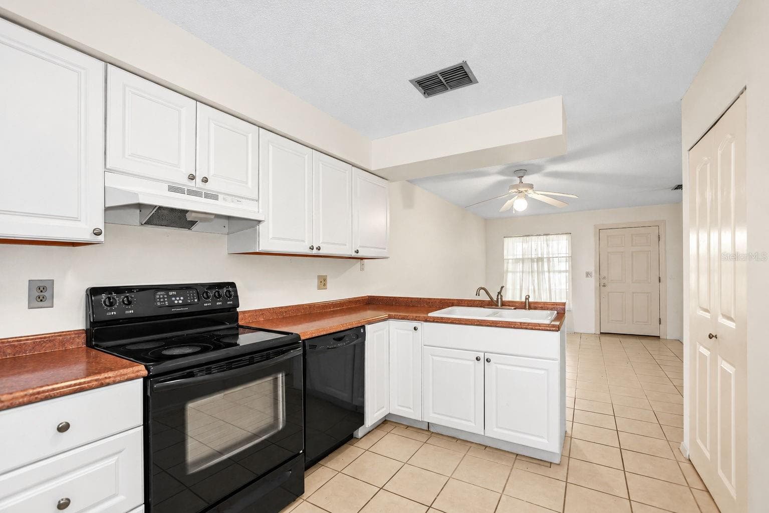 Condominium at 1111 TARRIDON CT #1111, DUNEDIN, photo 10 of 40