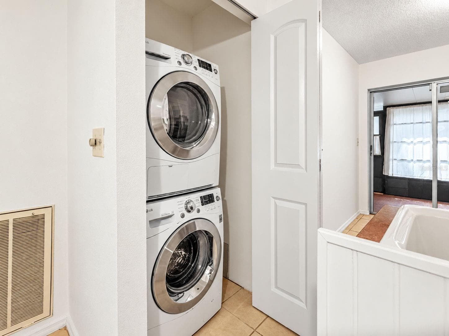 Condominium at 1111 TARRIDON CT #1111, DUNEDIN, photo 14 of 40