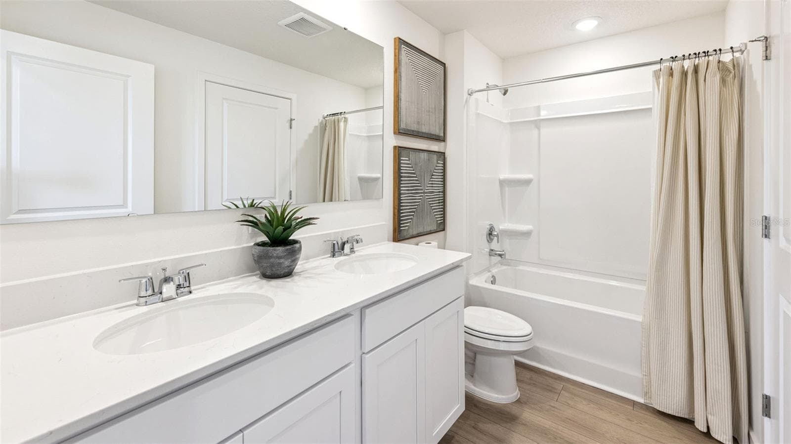 Townhouse at 466 REMICK ST, OSTEEN, photo 6 of 22