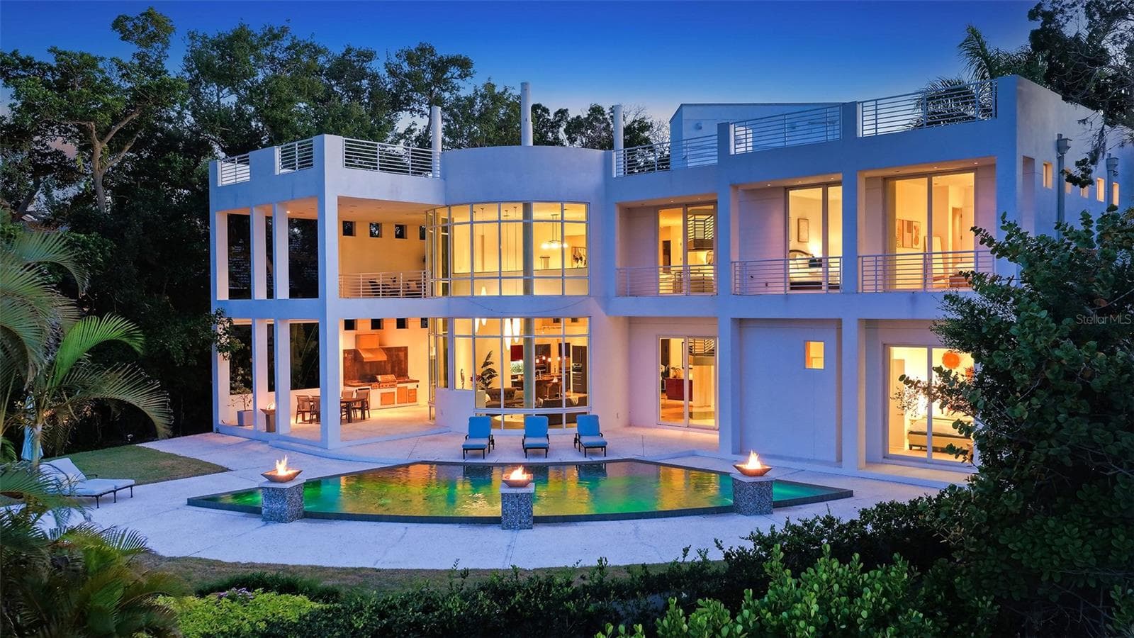 Back of the house - 4317 MIDNIGHT PASS RD, SARASOTA