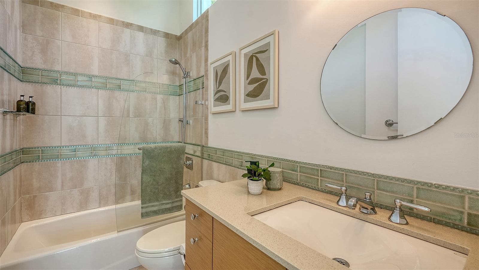 guest bathroom 1 - 4317 MIDNIGHT PASS RD, SARASOTA