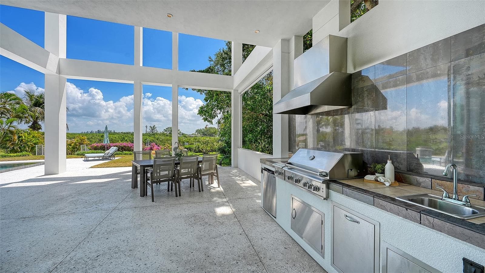 Outdoor kitchen - 4317 MIDNIGHT PASS RD, SARASOTA