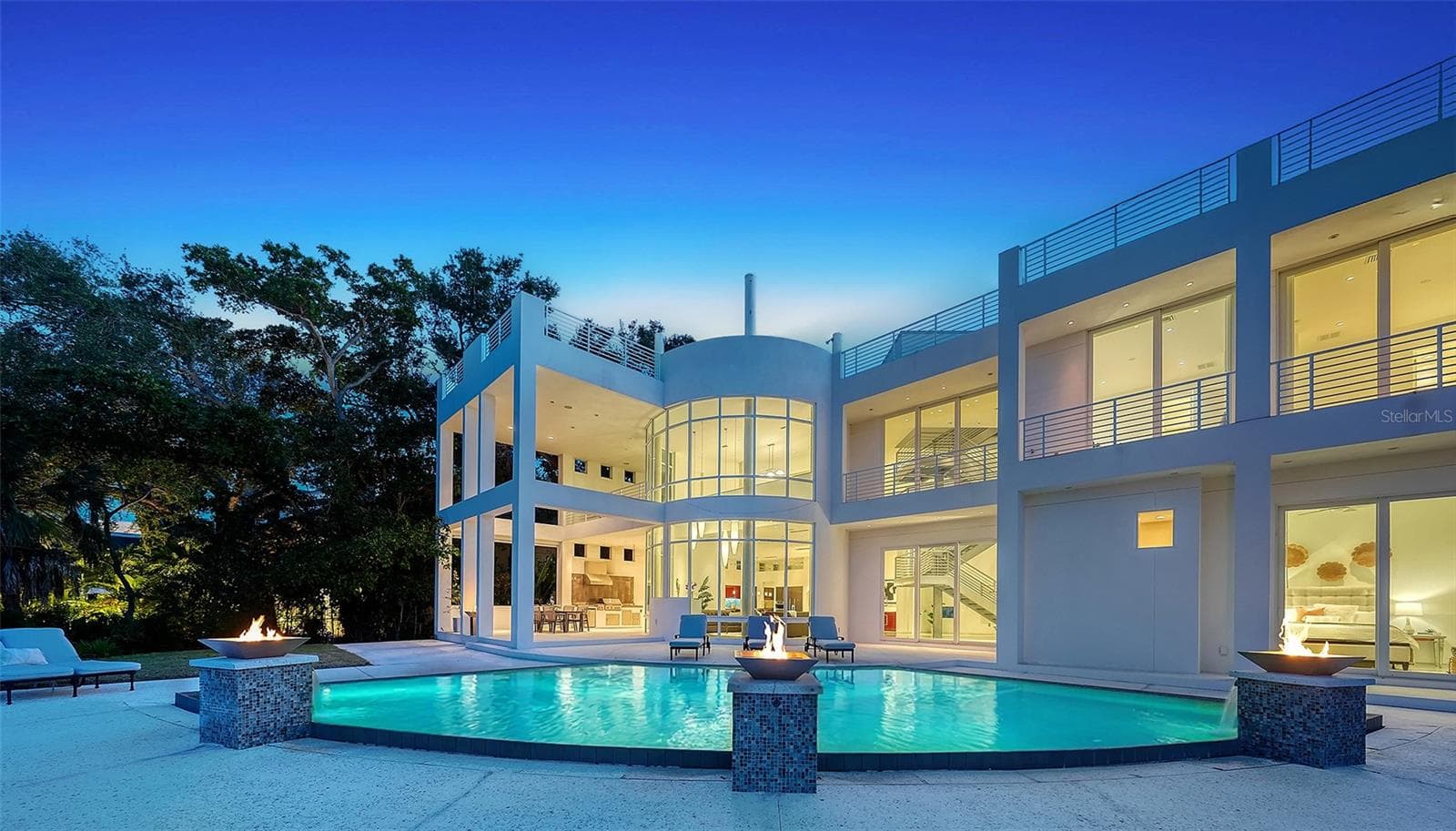 Back of the house - 4317 MIDNIGHT PASS RD, SARASOTA