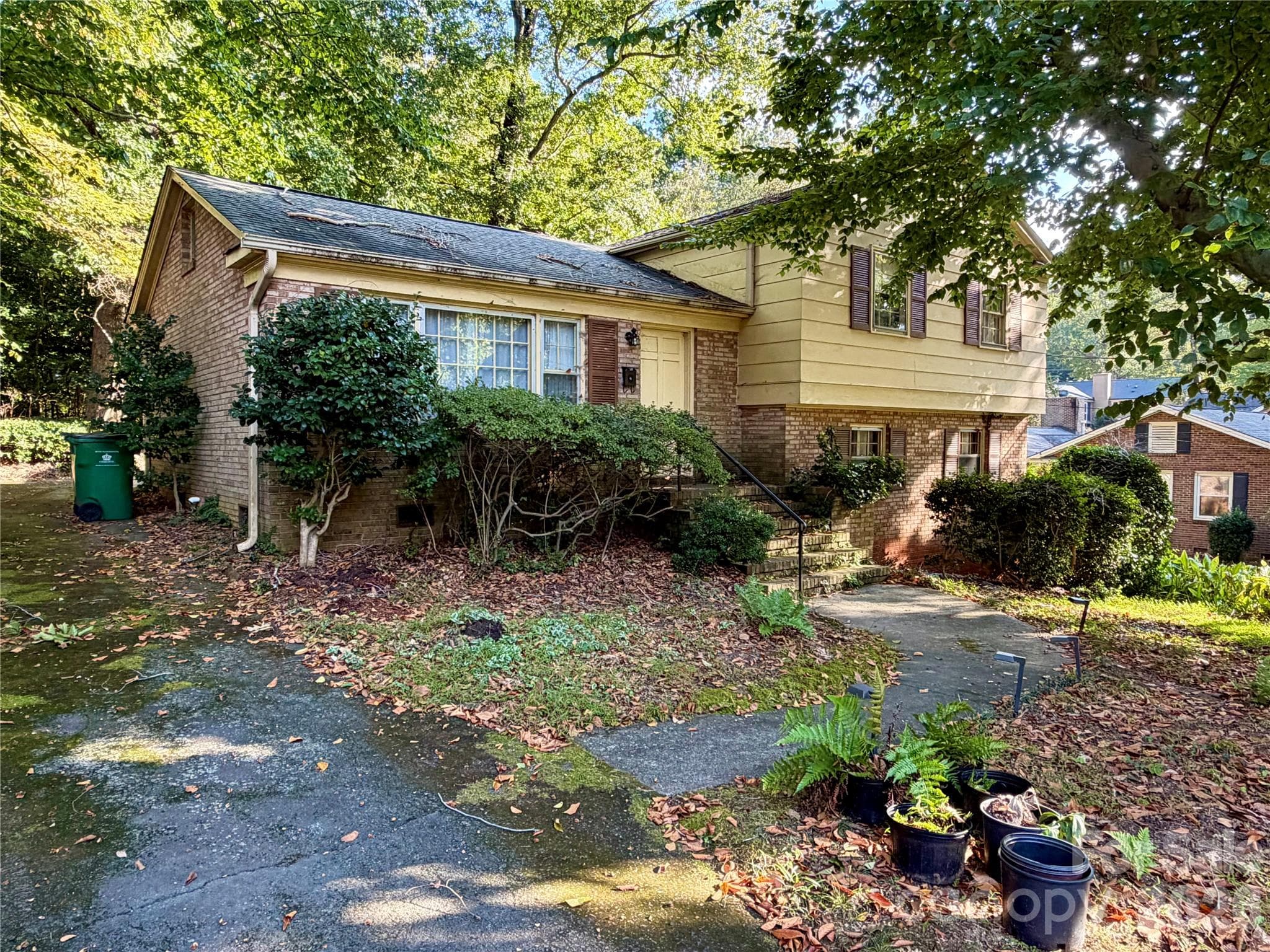 Single Family Residence at 6207 Colchester Place, Charlotte, photo 5 of 10