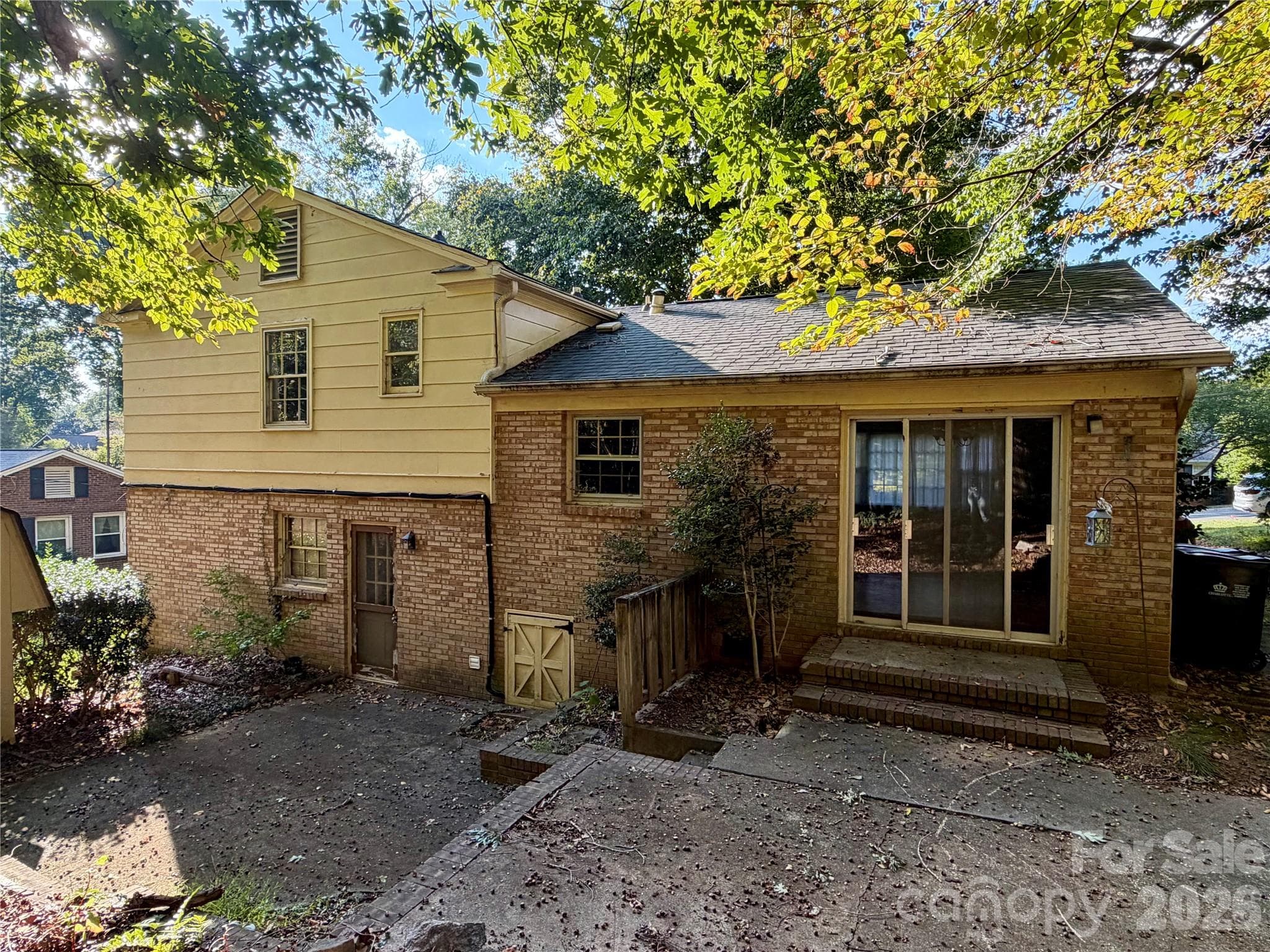 Single Family Residence at 6207 Colchester Place, Charlotte, photo 6 of 10