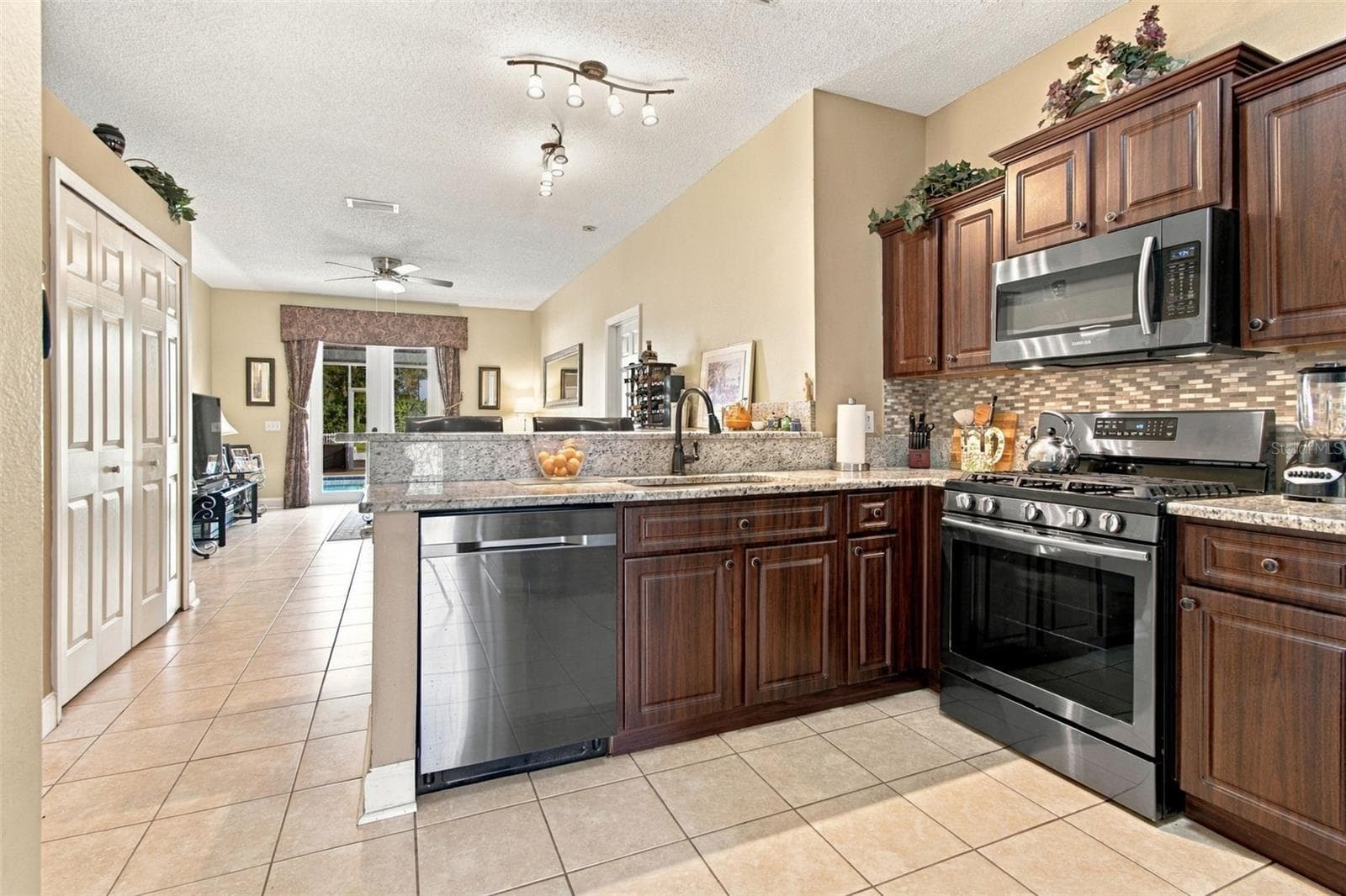 Single Family Residence at 10225 GOLDENBROOK WAY, TAMPA, photo 14 of 73