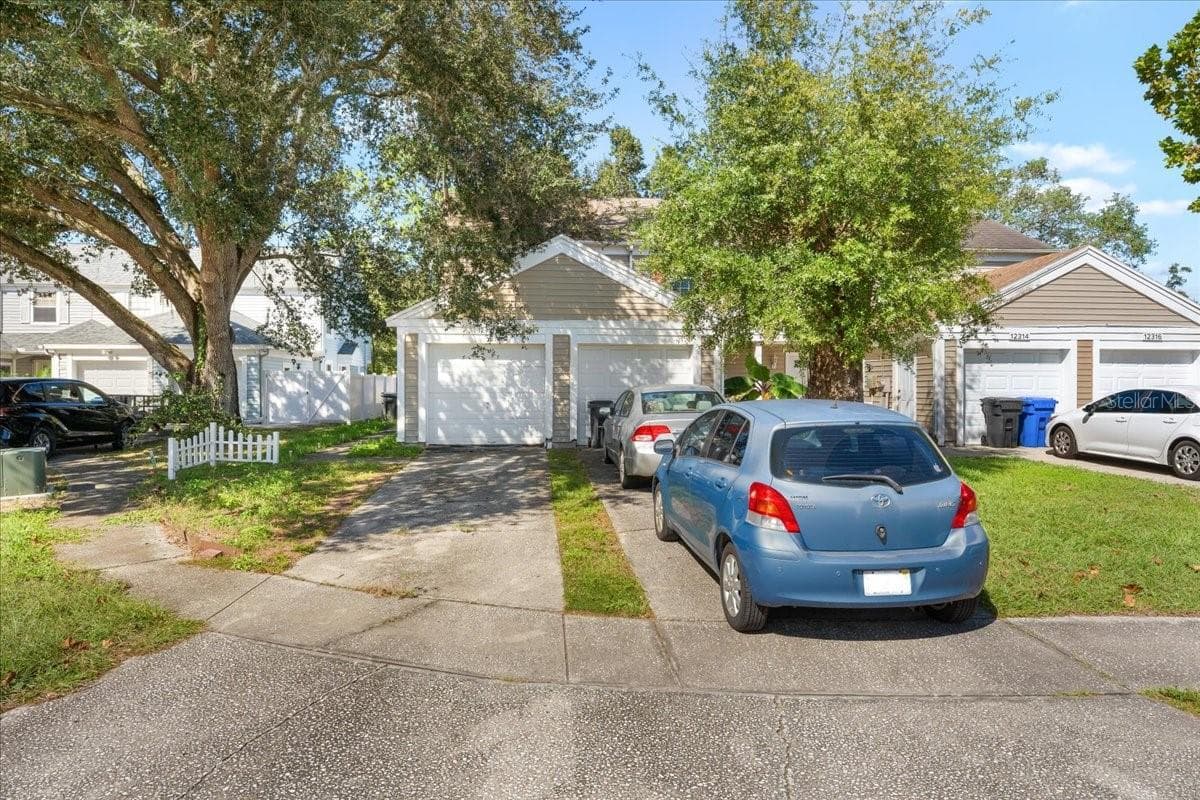 Townhouse at 12310 VILLAGER CT #1, TAMPA, photo 3 of 8