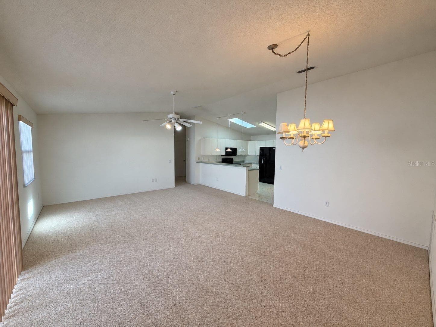 Single Family Residence at 468 HILDALGO DR, THE VILLAGES, photo 7 of 19