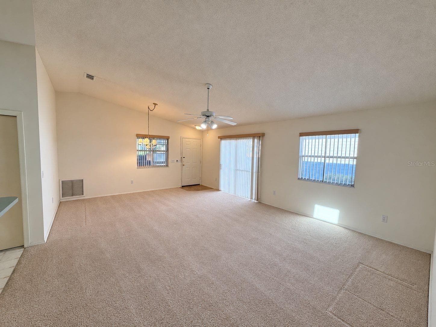 Single Family Residence at 468 HILDALGO DR, THE VILLAGES, photo 8 of 19