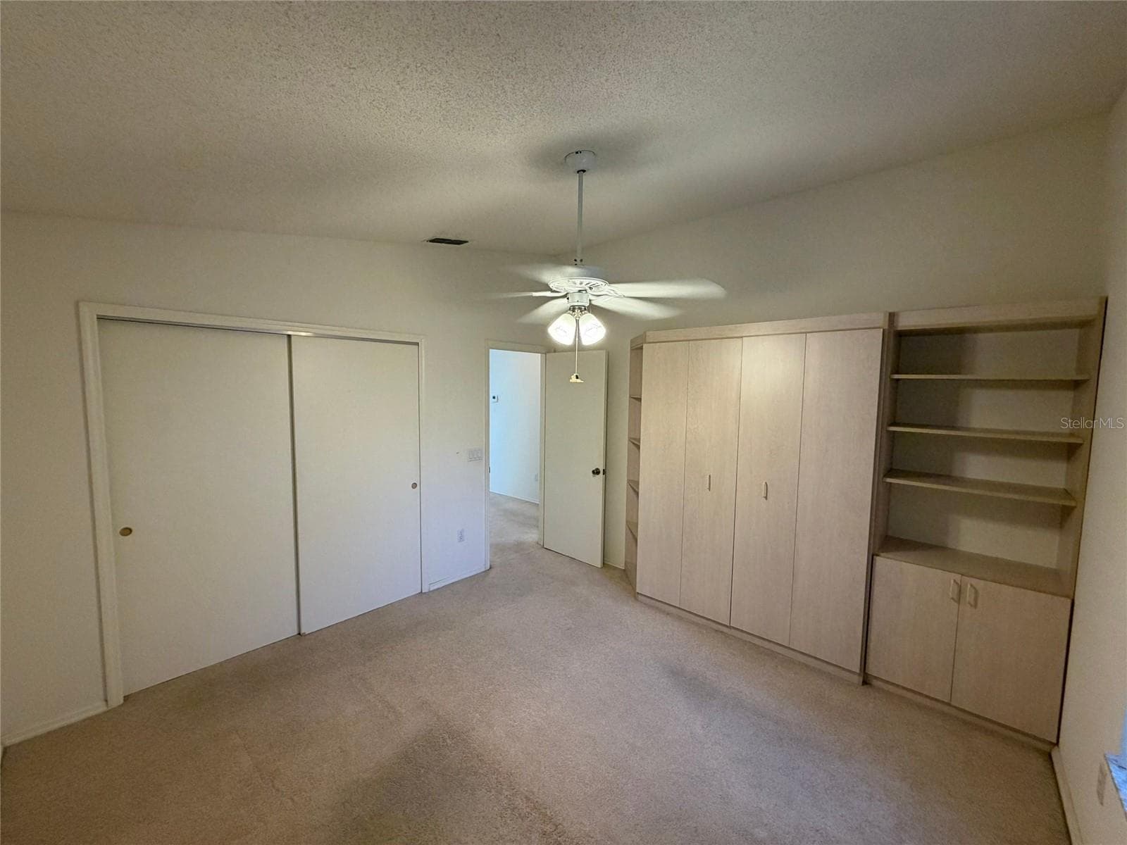 Single Family Residence at 468 HILDALGO DR, THE VILLAGES, photo 11 of 19