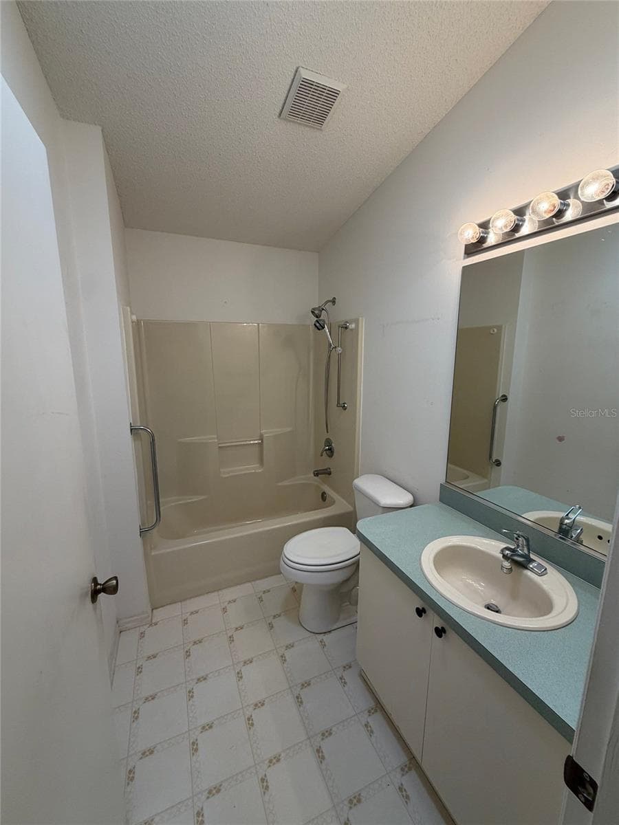 Single Family Residence at 468 HILDALGO DR, THE VILLAGES, photo 12 of 19